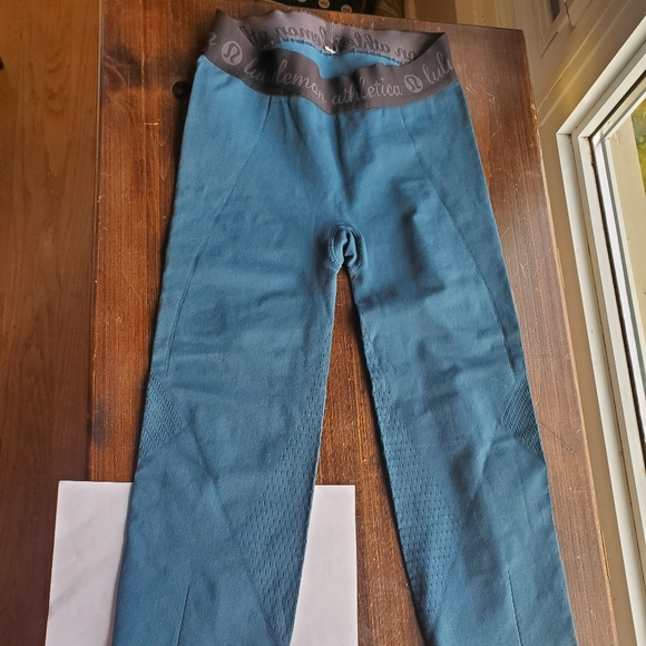 Lululemon crops, forest green